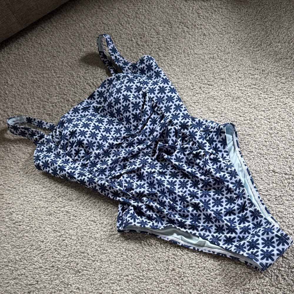 Cupshe Navy and White Floral Swimsuit
